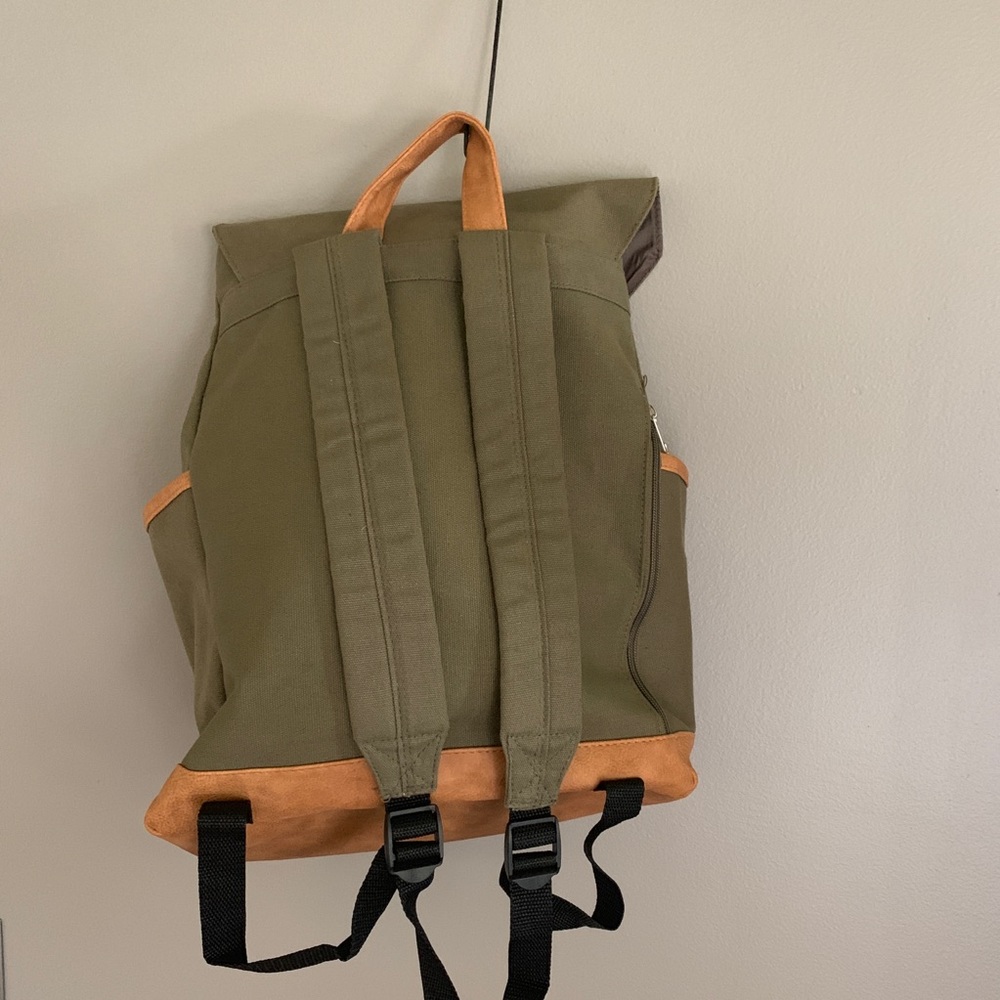 Backpack - Picture 3 of 5